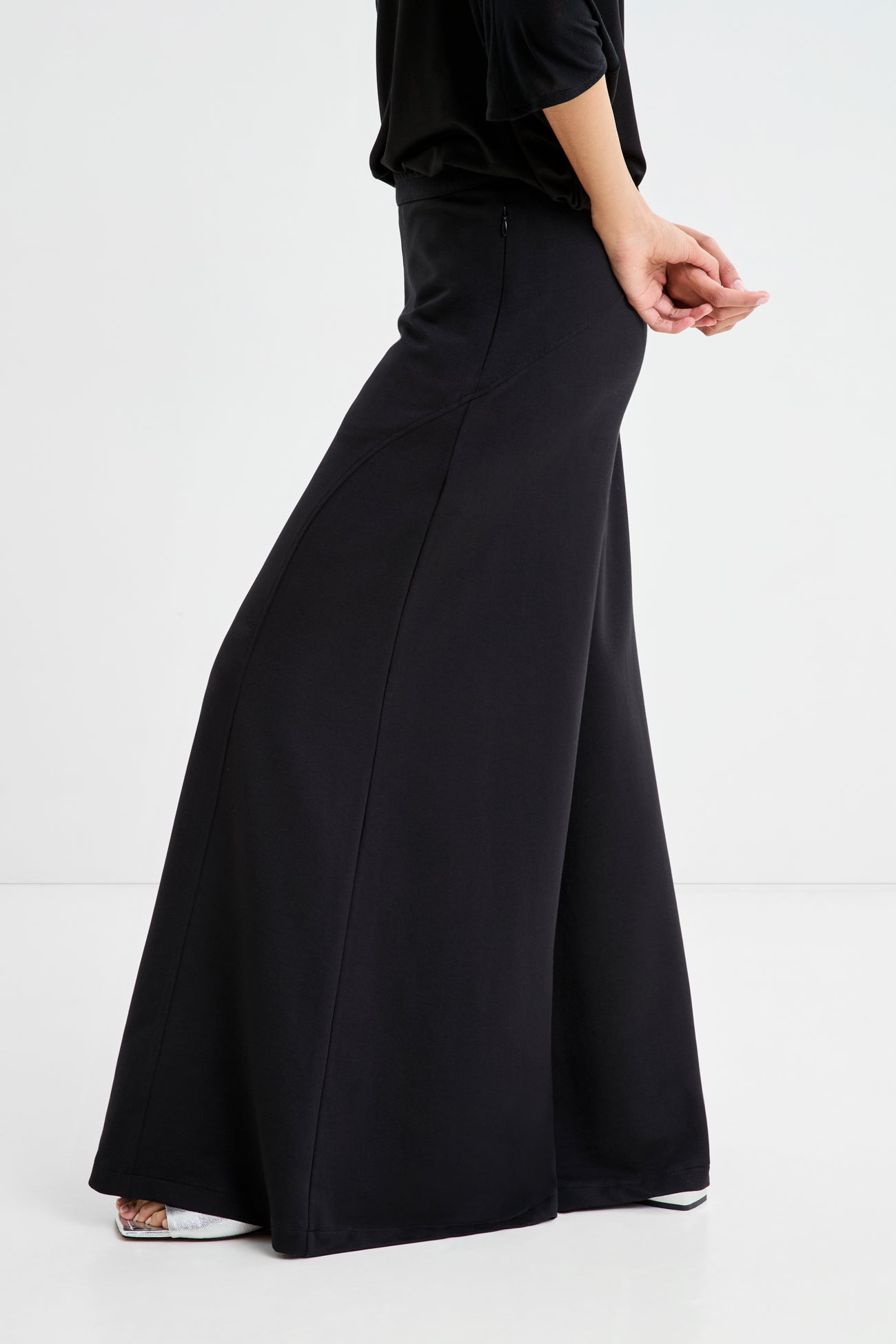 【THE MOZZ】Newt Pleated Skirt Pants JETT PLEATED SKIRT OVER PANTS IN BLACK