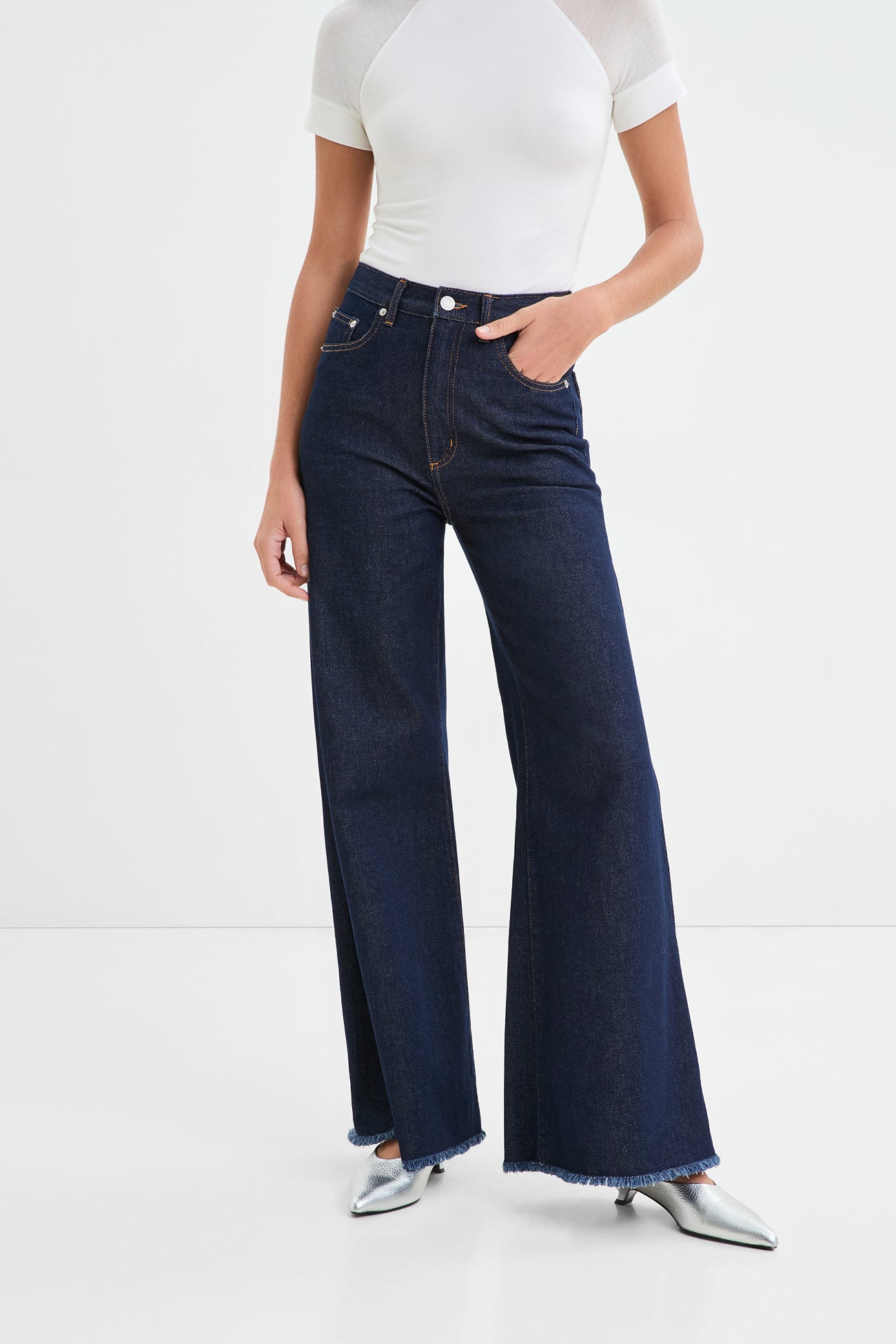 Sleeveless White Top w Structured Fitted Waist - Haru Top Sleeveless White Top w Structured Fitted Waist - Haru Top