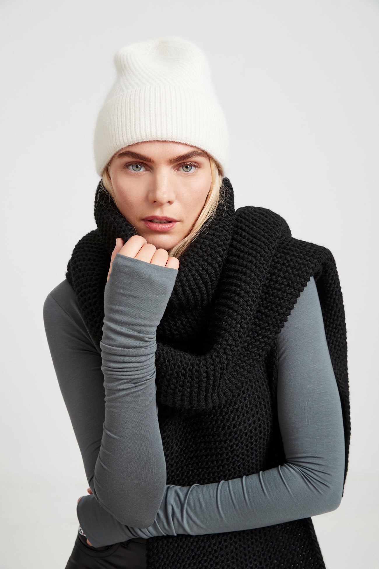 【韓国 Attends】Attends Wool Scarf 64776255-e6f2-4d6b-8565-