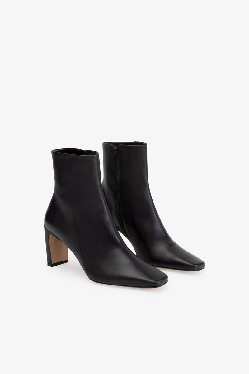 Ankle boots hotsell with narrow opening