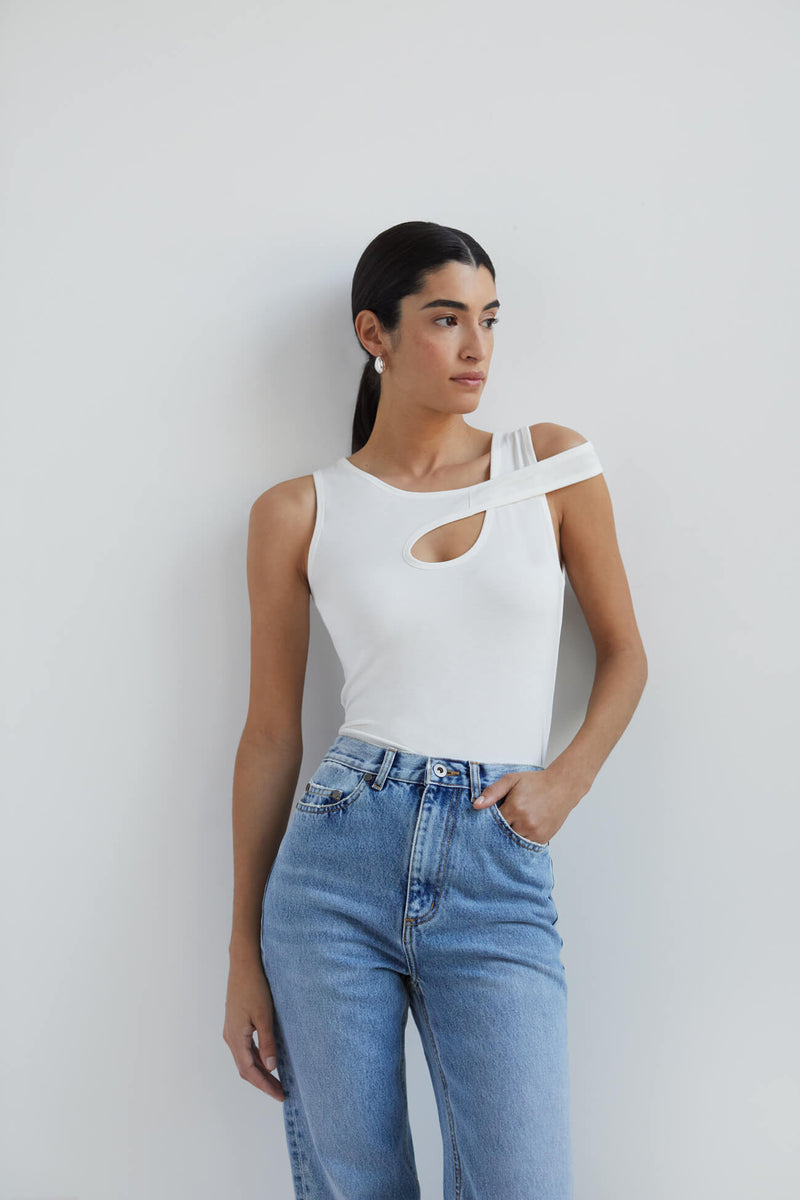 Sanctuary fly halvt Off White Shoulder Cutout - Noelle Top | Marcella