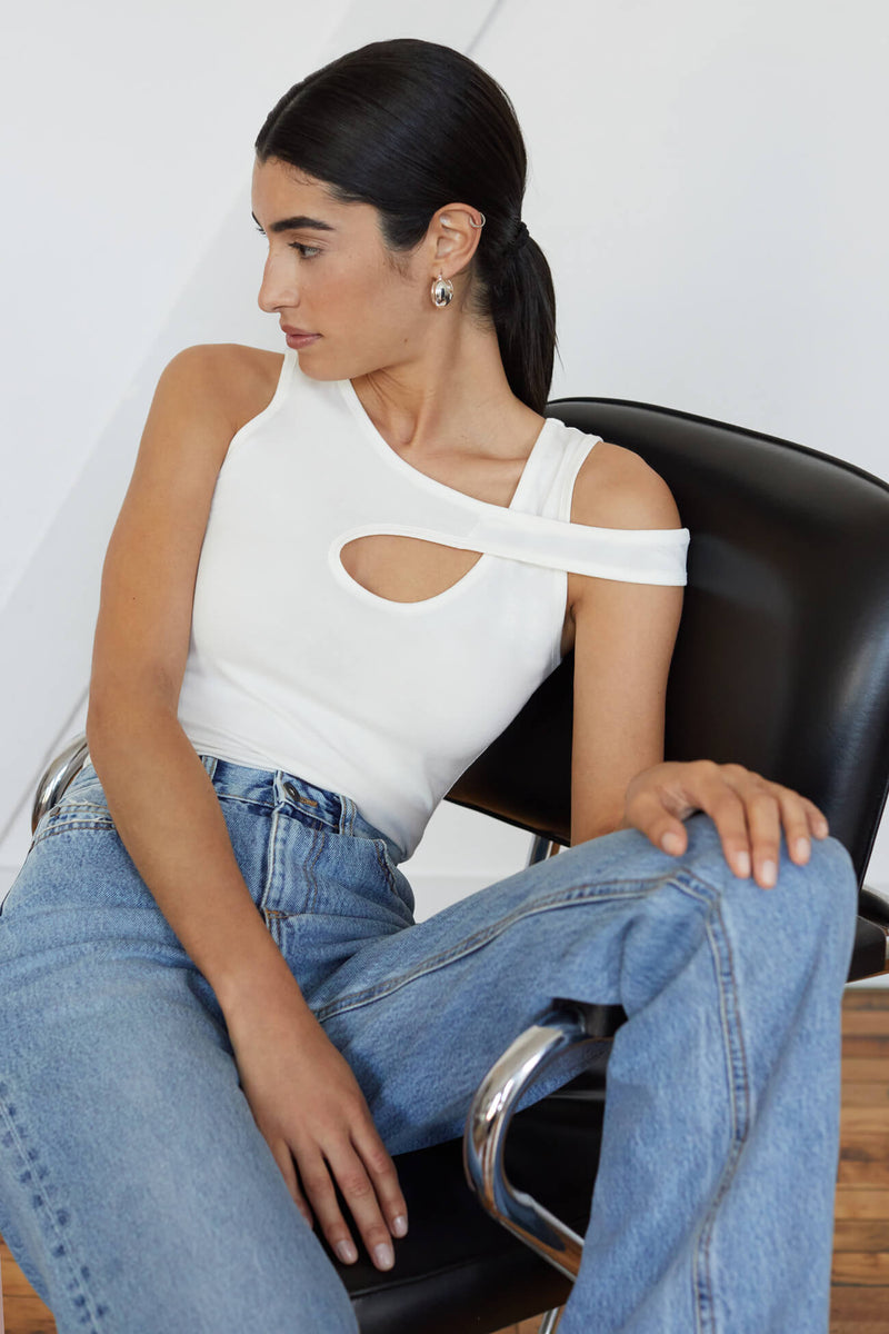 Sanctuary fly halvt Off White Shoulder Cutout - Noelle Top | Marcella