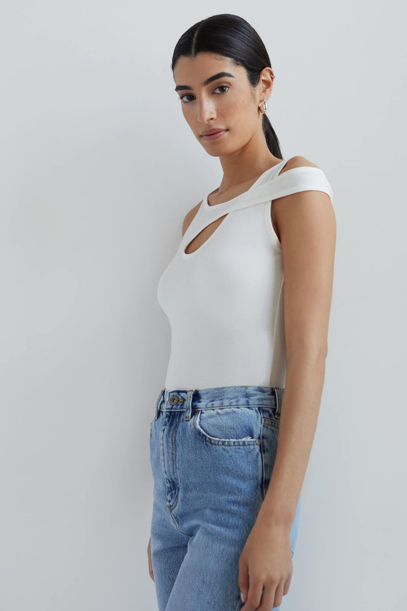 Sanctuary fly halvt Off White Shoulder Cutout - Noelle Top | Marcella